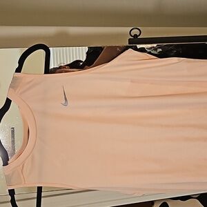 NIKE top